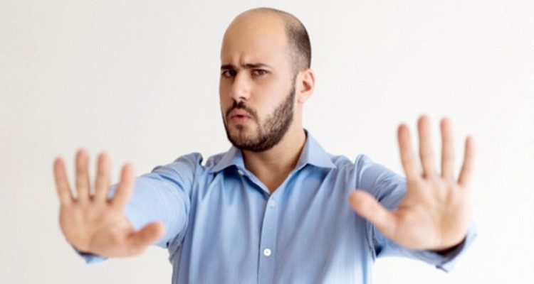الشخص الأصلع