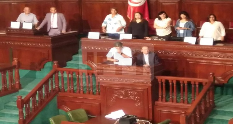 عبير موسي تعتصم وكتلتها مجدداً في منصة الرئاسة في البرلمان