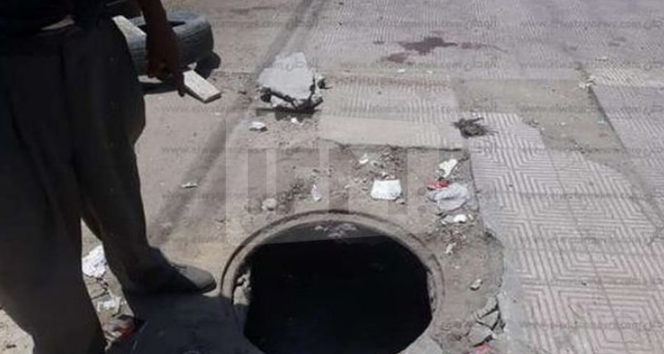 البحر الأزرق  الطفلة التي ابتلعتها البالوعة