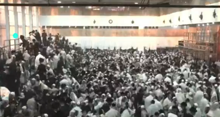 إنهيارمدرج  كنيس يهودي