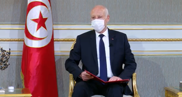 رئيس الجمهورية  حافة الإفلاس