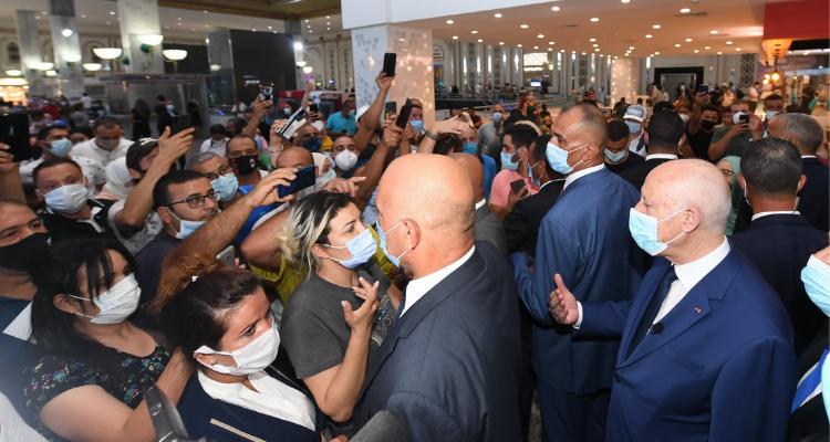 مواطنة ل'مع الناس' باكية الرئيس