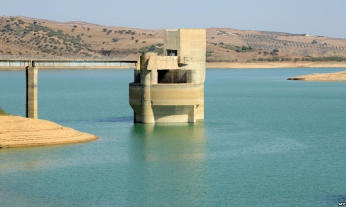 مسؤول ياباني يدعو إلى إزالة الرواسب بسد سيدي سالم لتفادي الفيضانات