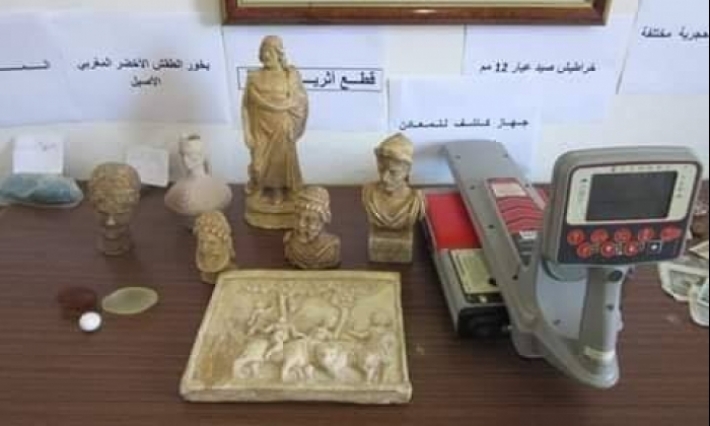 القبض على شبكة مختصة في التنقيب على الآثار (صور)