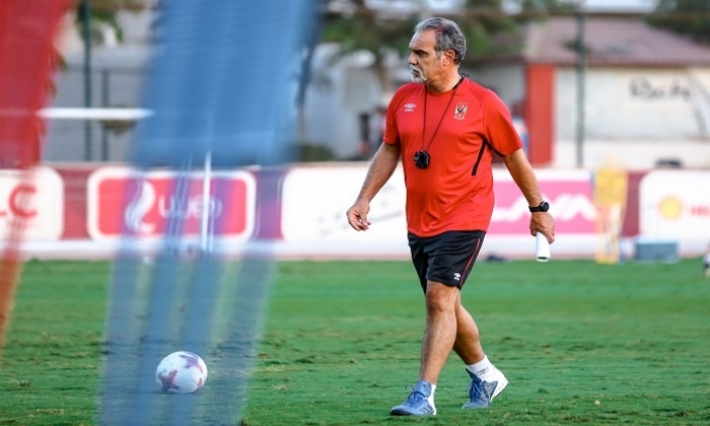 بعد الاقصاء المدوي أمام ''بيراميدز'' الأهلي المصري يقيل مدربه الأورغوياني من مهامه 