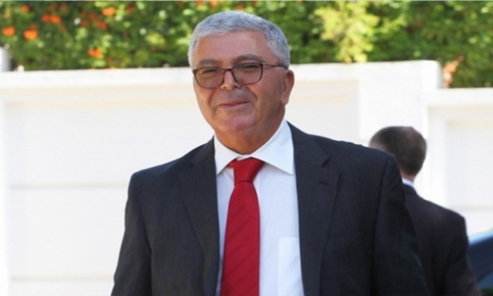 الزبيدي يستقيل من وزارة الدفاع الوطني ويقدم ترشحه للرئاسة