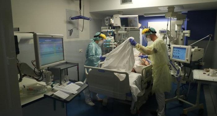 بريطانيا تعلن ارتفاع حصيلة وفيات كورونا إلى 11005