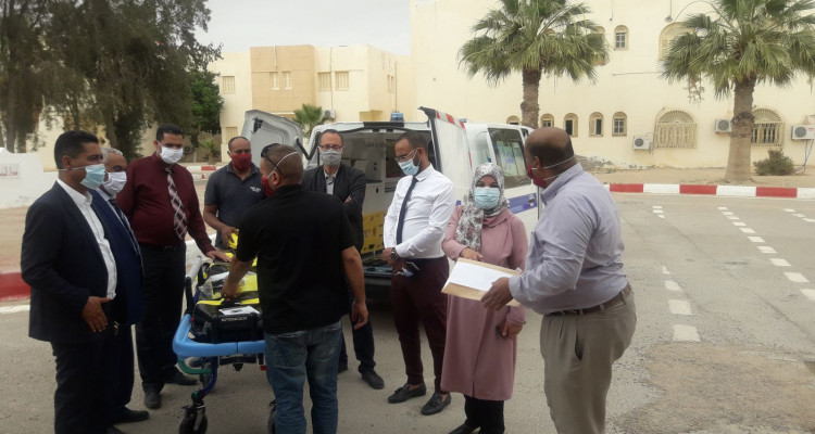 قبلي_دوز: الدائرة الصحية تتسلم سيارة اسعاف مجهزة مقدمة من رئاسة الجمهورية