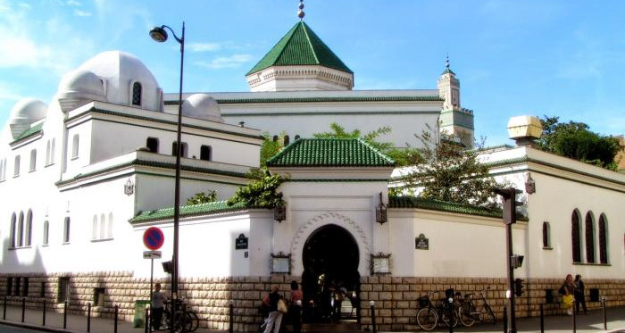 السلطات الفرنسية تقرر فتح دور العبادة تزامنا مع عيد الفطر (صور)