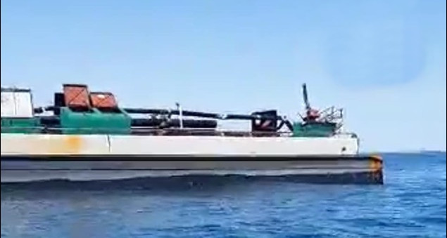 إنهاء عملية  شفط محروقات كانت داخل حطام ناقلة نفطية اقتربت من سواحل جربة