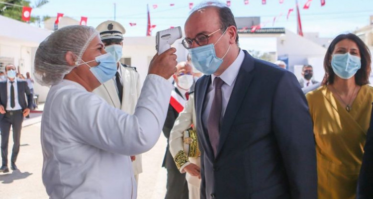 في أول أيام العيد...الفخفاخ  يؤدي زيارة إلى مركز إيواء المسنين بسوسة