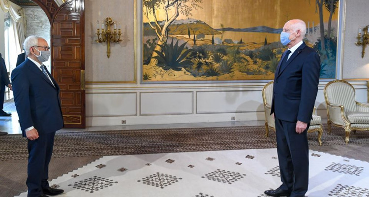 سعيد  يُشرف على موكب لتقبّل تهاني العيد