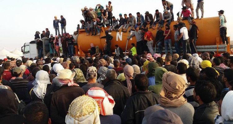 تطاوين : معتصمو الكامور يغلقون المدخل الرئيسي للمدينة