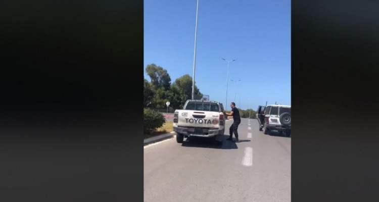 عسكريون وأمنيون معزولون توجهوا نحو قصر قرطاج  يطالبون بلقاء رئيس الجمهورية (فيديو)