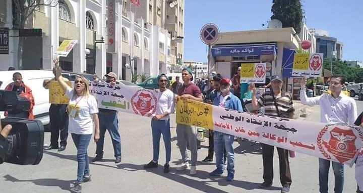 الأمن يمنع بطريقة سلمية عددا من المحتجّين من الاعتصام أمام ساحة باردو