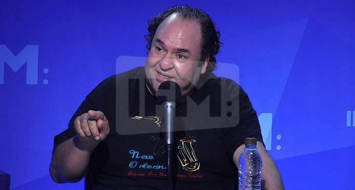 رياض النهدي : فكرة مسرحية راجل بهيجة جاتني من راجل في قهوة في لافيات