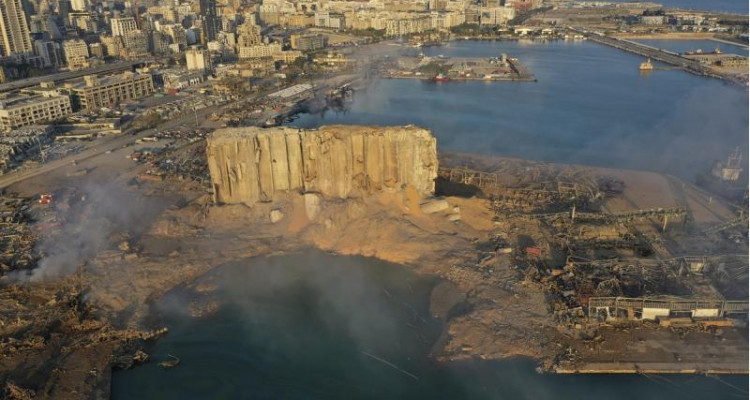 انفجار مرفأ بيروت أحدث حفرة بعمق 43 متراً