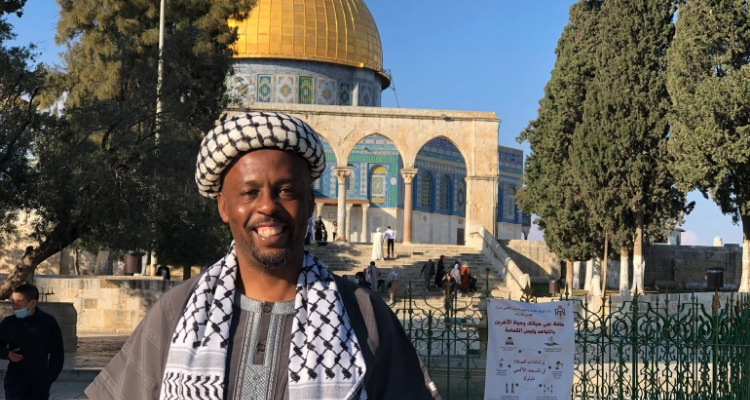 تضامنا مع قضية فلسطين: جنوب إفريقي يصل إلى القدس الشريف سيرا على الأقدام