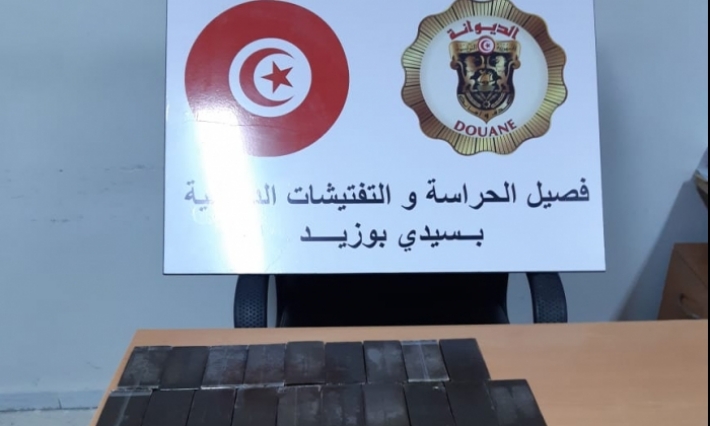 فرق الحرس الديواني تحجز مخدرات وقطع أثرية وألعاب نارية خلال دوريات بمختلف جهات الجمهورية