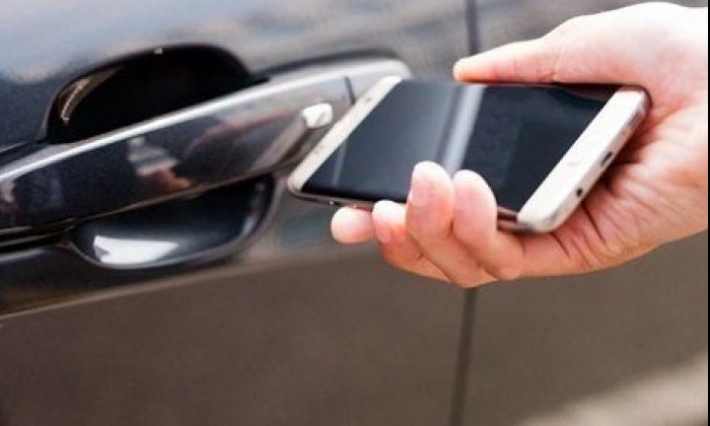 وداعا للمفتاح.. قريباً ستفتح باب سيارتك بهاتفك