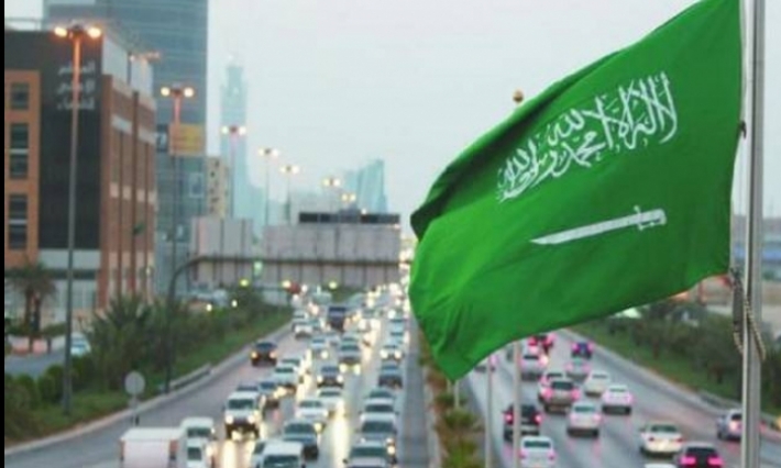  السعودية تغلق المجمعات التجارية وتعلق العمل لمدة 16 يوماً