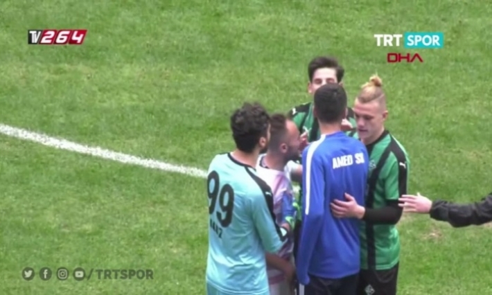 لاعب برتبة ''شلاّط'' في البطولة التركية (فيديو) 
