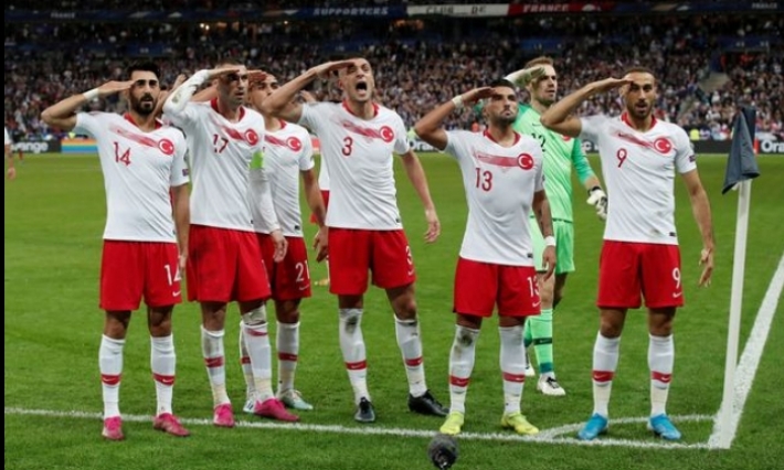وزيرة الرياضة الفرنسية: يجب تسليط عقوبة صارمة ضد المنتخب التركي 