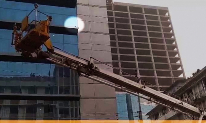 فيديو: إنقاذ قطة علقت ليومين على ناطحة سحاب