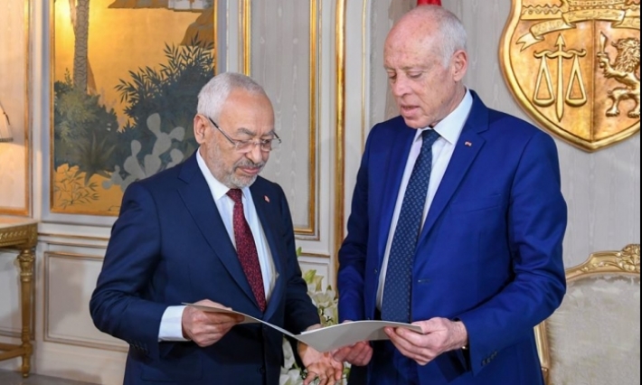 سعيد يسلم الغنوشي رسالة تتضمن قائمة أعضاء الحكومة المقترحين لعرضها على جلسة عامة برلمانية لنيل الثقة
