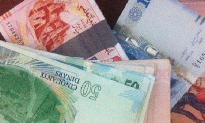 التخلي كليا لفائدة المطالبين بالآداء عن المبالغ المستوجبة بعنوان المعلوم على العقارات المبنية
