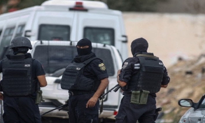 جبل الجلود: الأمن يقبض على مرتكب سرقة ويحجز كامل المسروق