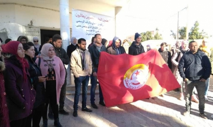 القصرين: معلمون نوّاب ينفّذون وقفة احتجاجية بمقرّ المندوبية الجهوية للتربية