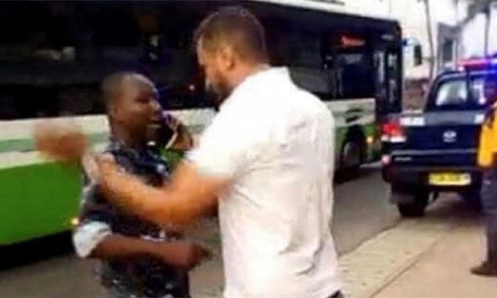 الكوت ديفوار: إيقاف تونسي صفع رجل شرطة والسفارة اللبنانية تندد (فيديو) 