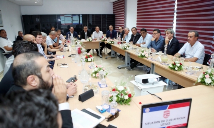 انطلاق الاجتماع الطارئ الذي دعت إليه جامعة كرة القدم في علاقة بوضعية النادي الإفريقي