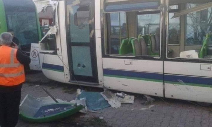 بالصور: إصابات طفيفة في حادث خروج مجرورة المترو عدد 1 عن مسارها قبيل محطة الكبارية
