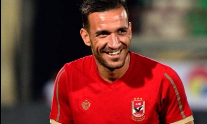 علي معلول يعود إلى تدريبات الأهلي بعد إجازة قصيرة في تونس 