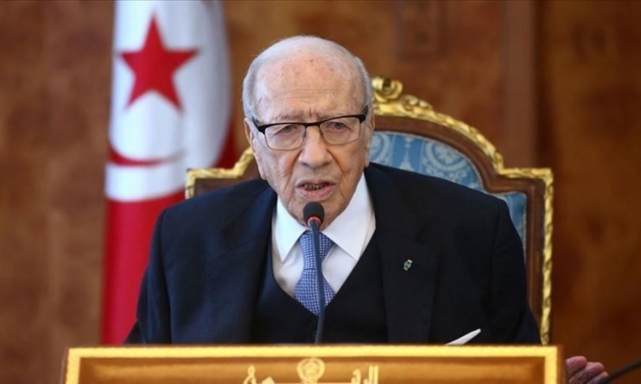    قائد السبسي يتصل بعائلتي شهيدي التفجير الإرهابي بالعاصمة