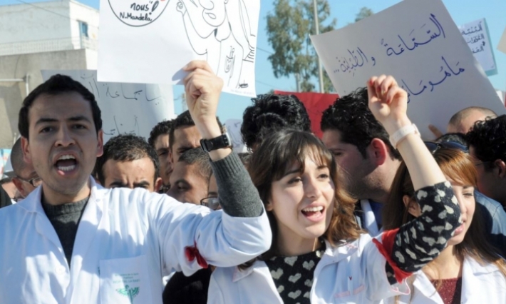''الأطباء الشبان'' تلجأ إلى القضاء الإداري لإعادة طالب مطرود إلى مدرجات كلية الطب