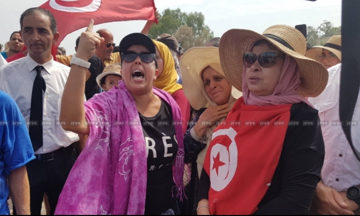 حضور لافت للتونسيات في موكب تشييع جنازة الراحل قايد السبسي لتوديع أحد كبار مناصري المرأة والمدافعين عن حقوقها