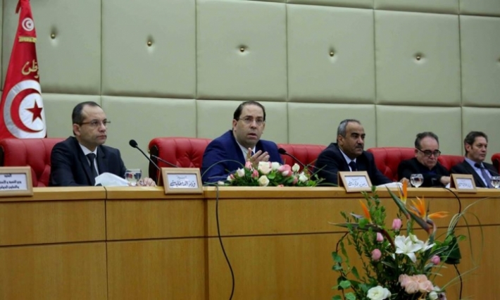 رئيس الحكومة يقرر مراجعة صلاحيات الولاة