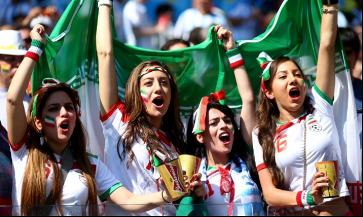 الفيفا يبلغ إيران بأن الوقت حان للسماح للنساء بدخول الملاعب