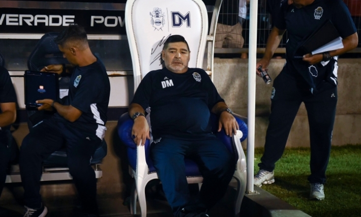عرش مارادونا معروض للبيع لصالح الأعمال الخيرية