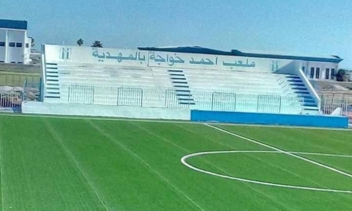 لاعبو ومسؤولو فريق مكارم المهدية يحتجون على التعطيل غبر المبرر لتسليم ملعب أحمد خواجة