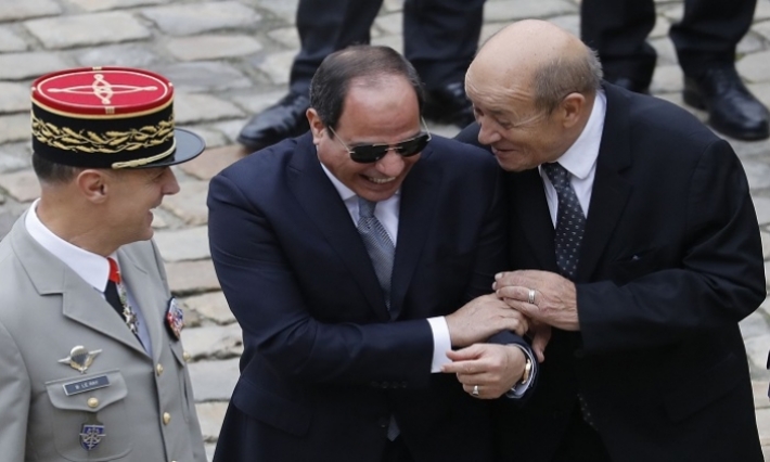 البرلمان المصري يقترح: السيسي رئيسا لمصر حتى 2024 والجيش ضامن لمدنية الدولة 