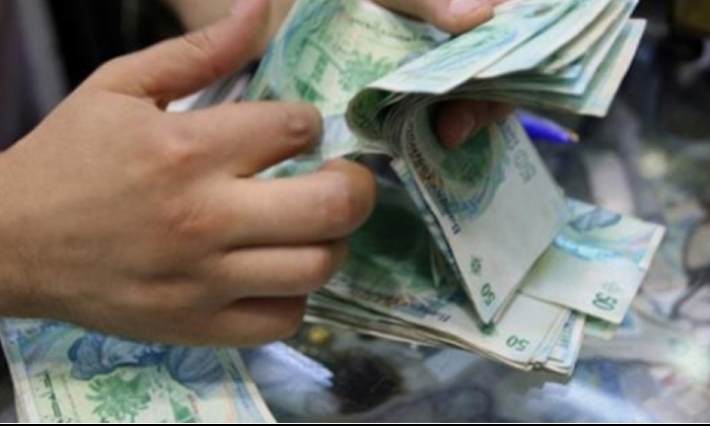 المنستير: موظف بنكي يختلس 420 ألف دينارا ويفر إلى الجزائر قبل أن يعود لتسليم نفسه
