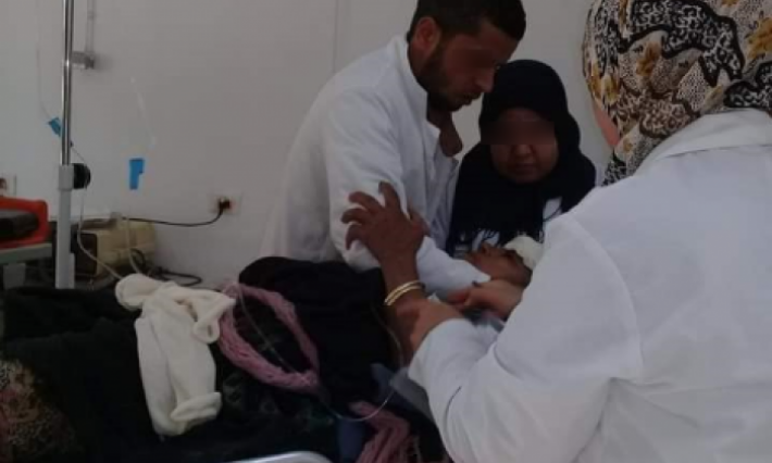الفحص: وفاة عاملتين وإصابة 15 آخرين في انقلاب شاحنة 