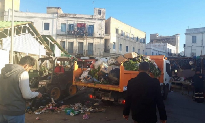 بالصور: أعوان بلدية تونس يستأنفون عملهم بعد إضراب استمر عدة أيام