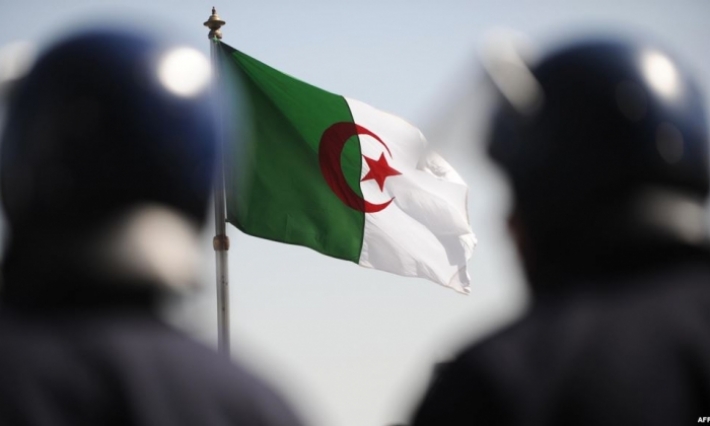 الأمن الجزائري يمنع الطلبة من التّظاهر ضد ترشح بوتفليقة