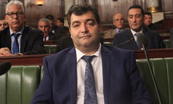 وزير السياحة للشباب القيروان المعطل: لا تقلقوا هنالك حلول لمشكلة البطالة (فيديو) 