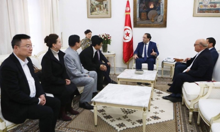 وفد صيني يعد في لقاء مع الشاهد بالمساعدة على إعادة إعمار بلدة تاكلسة